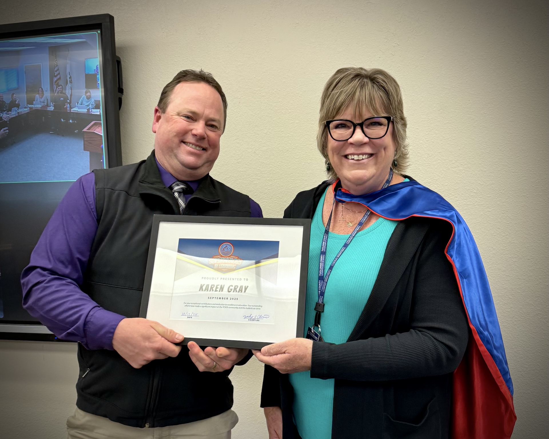 Tuolumne County Superintendent of Schools Zack Abernathy presents Karen Gray with her September 2025 Superhero in Learning award at the October Board Meeting.