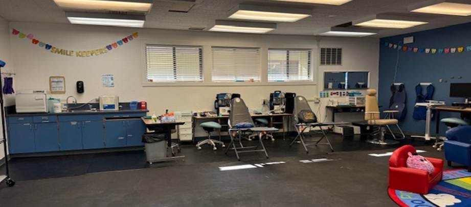 Smile Keepers Tenaya Clinic treatment room with three dental chairs, sterilization area, and a children’s play corner.